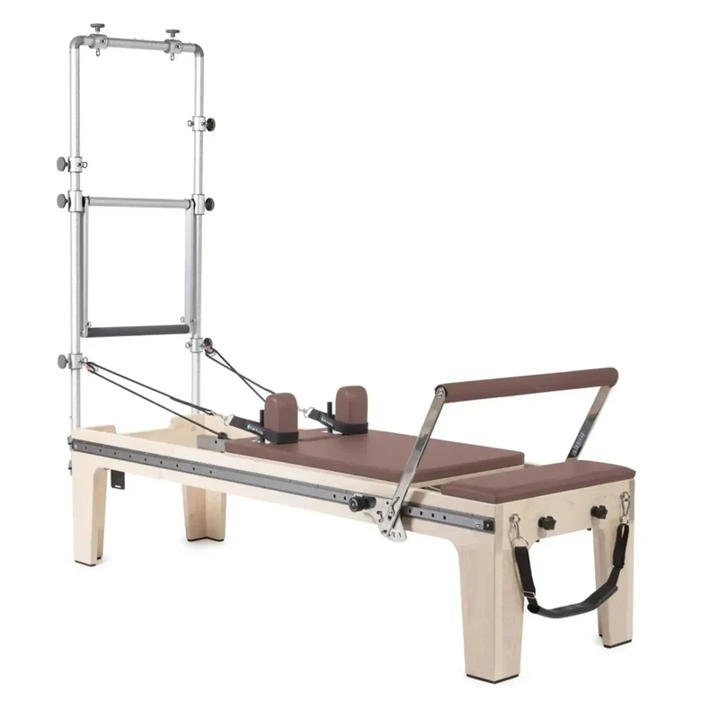 Elina Pilates Master Instructor Physio Reformer mit Tower